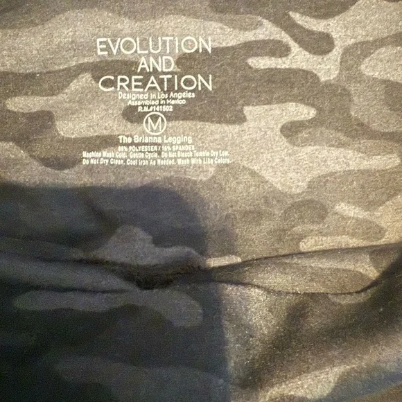 Evolution and Creation “The Brianna Legging” — Camo Ombre Print (Size M) - Picture 3 of 4